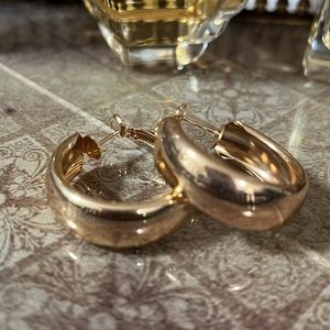 Medium Chunky Gold Hoop Earrings